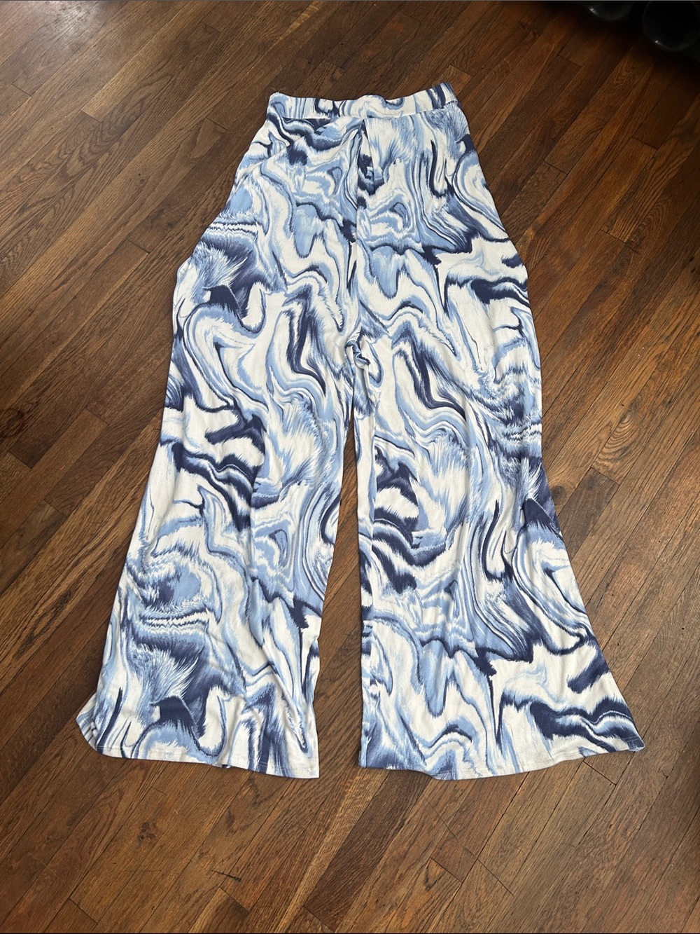 Marble-Print Wide Leg High Waist Pants in Blue and White